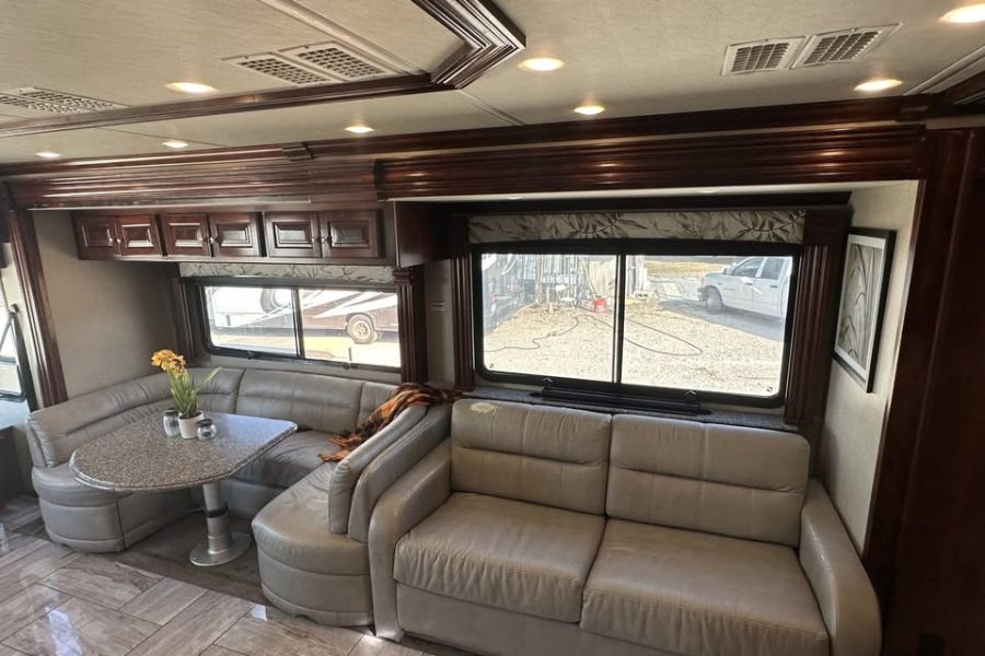 2017 Fleetwood Discovery 40G