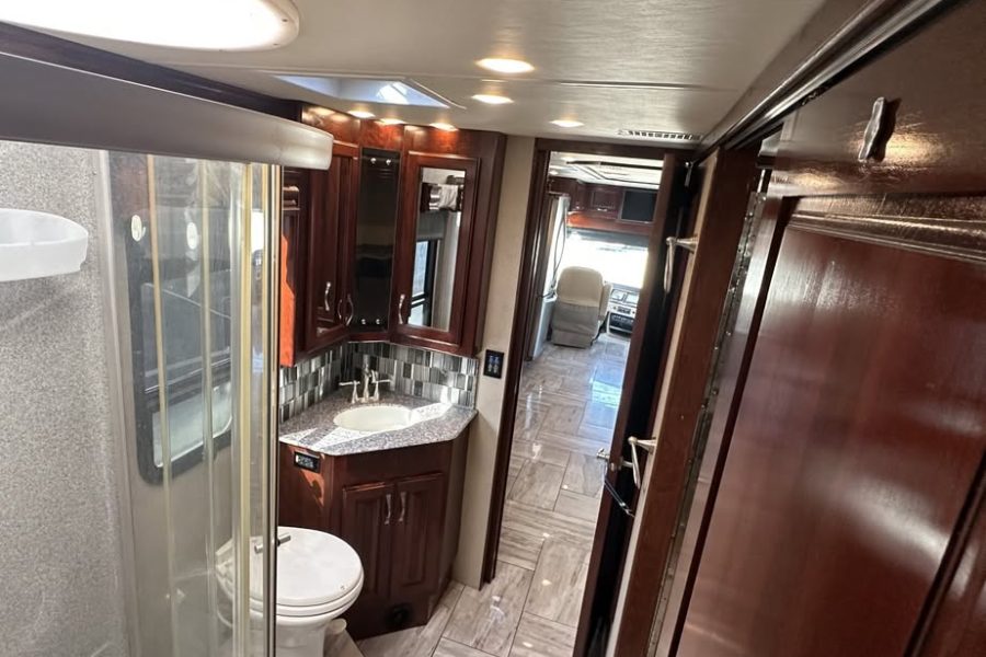 2017 Fleetwood Discovery 40G