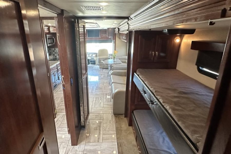 2017 Fleetwood Discovery 40G