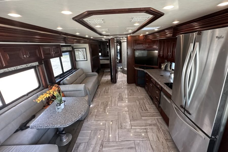 2017 Fleetwood Discovery 40G